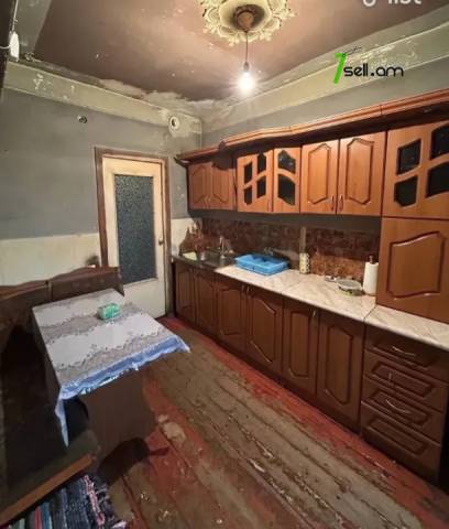 3 սենյականոց բնակարան Ադոնցի փողոցում, 80 ք.մ., 13/15 հարկ, մասնակի վերանորոգում