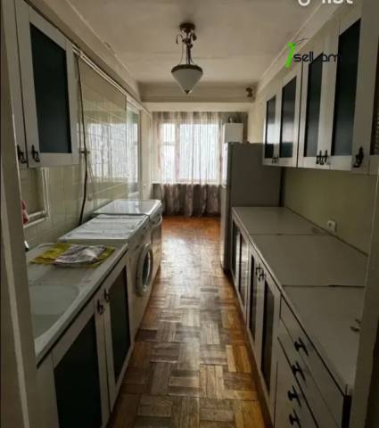 3 սենյականոց բնակարան Րաֆֆու փողոցում, 84 քմ, 13/15 հարկ, մի քանի պատշգամբ, կոսմետիկ վերանորոգում