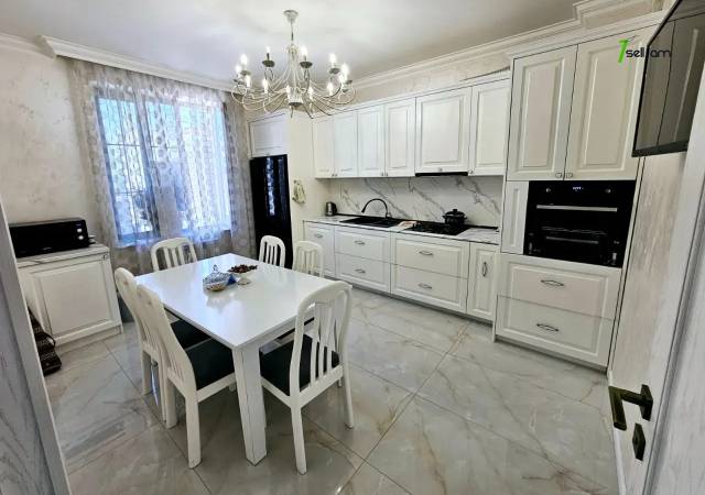 Երեք հարկանի տուն, Թումանյան թաղամաս Ավանում, 630 ք.մ., 3+ սանհանգույց, կապիտալ վերանորոգված