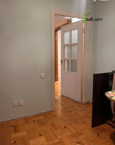 4 սենյականոց բնակարան Հրաչյա Աճառյանի փողոցում, 103 քմ, կապիտալ վերանորոգված, քարե շենք