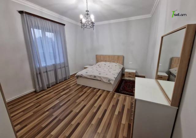 Երկու հարկանի քարե տուն Եղիազարյան փողոցում Աջափնյակում, 350 ք.մ., եվրովերանորոգված