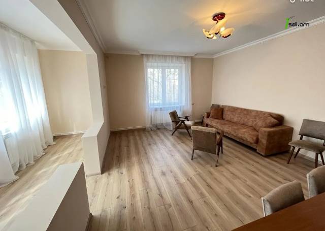 2 սենյականոց բնակարան Ազատության պողոտայում, 64 քմ, նախավերջին հարկ, եվրովերանորոգված, քարե շենք