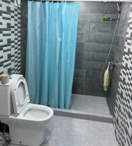 Երկու հարկանի քարե տուն Պարույր Սևակ թաղամասի 1-ին փողոցում Առինջում, 130 քմ, 2 սանհանգույց