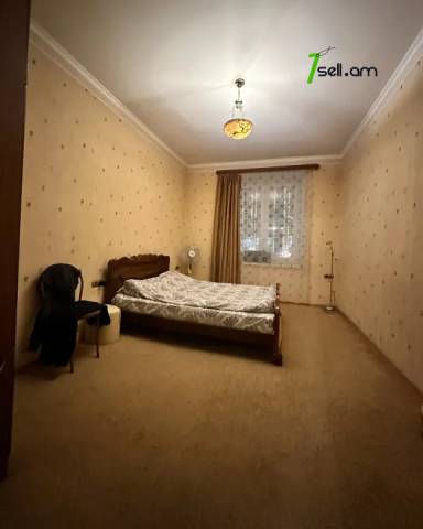 2 սենյականոց բնակարան Մաշտոցի պողոտայում, 60 ք.մ., բարձր առաստաղներ, 2/5 հարկ, կոսմետիկ վերանորոգում