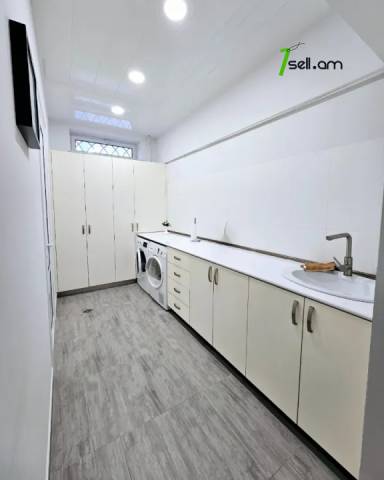 Երկու հարկանի քարե տուն Ամառանոցային փողոցում Ջրվեժում, 2100 քմ, 2 սանհանգույց, կապիտալ վերանորոգված