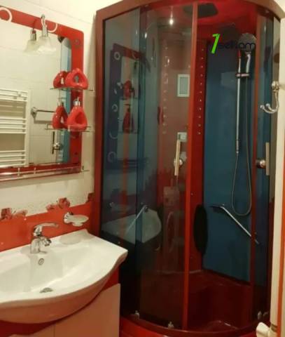 2 սենյականոց բնակարան Լենինգրադյան փողոցում, 50 քմ, 2/6 հարկ, կապիտալ վերանորոգված, քարե շենք