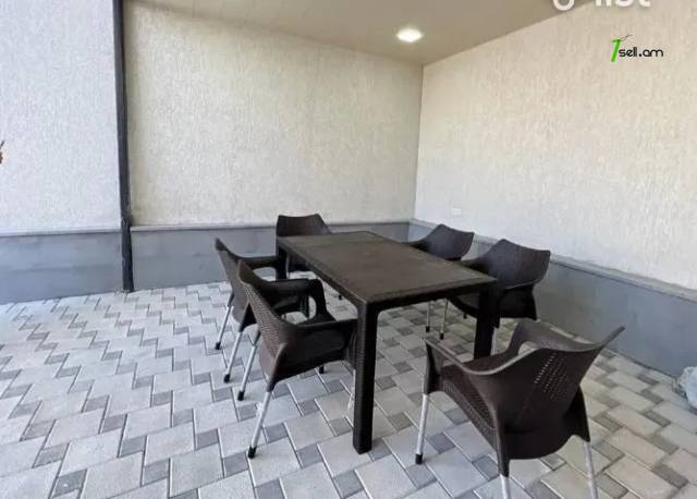 Երկու հարկանի թաունհաուզ, Գ-1 թաղամաս Աջափնյակում, 151 քմ, 2 սանհանգույց, կապիտալ վերանորոգված