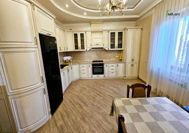 Մեկ հարկանի քարե տուն, Գ-1 թաղամաս Աջափնյակում, 500 ք.մ., 3+ սանհանգույց