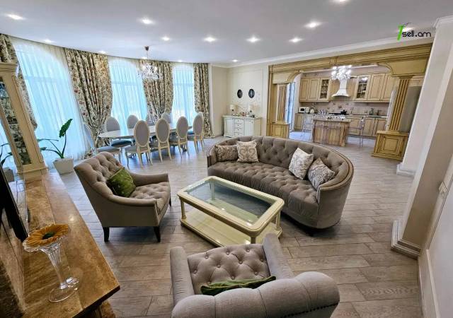 Երկու հարկանի տուն Ամառանոցային փողոցում Ջրվեժում, 2100 ք.մ., 2 սանհանգույց, կապիտալ վերանորոգված