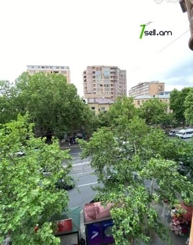 2 սենյականոց բնակարան Մեսրոպ Մաշտոցի պողոտայում, 65 ք.մ., 2 սանհանգույց, բարձր առաստաղներ