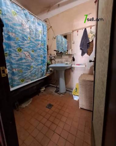 2 սենյականոց բնակարան Վարդանանց փողոցում, 70 ք.մ., 2 սանհանգույց, 3/9 հարկ, մասնակի վերանորոգում