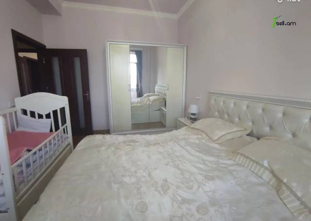 3 սենյականոց բնակարան նորակառույց շենքում Ծարավ աղբյուրի փողոցում, 110 ք.մ., 7/14 հարկ