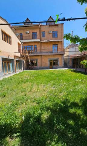 Չորս հարկանի քարե տուն Գարեգին Հովսեփյանի փողոցում Նորք Մարաշում, 2265 քմ, 3+ սանհանգույց