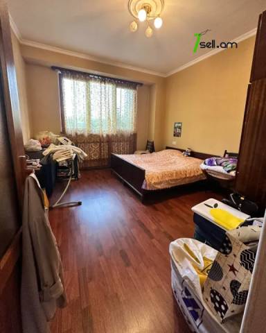 2 սենյականոց բնակարան Բրյուսովի փողոցում, 60 ք.մ., 1/4 հարկ, կապիտալ վերանորոգված, քարե շենք