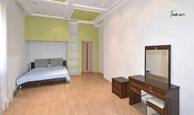 3 սենյականոց բնակարան Պարոնյան փողոցում, 80 քմ, 4/14 հարկ, կապիտալ վերանորոգված