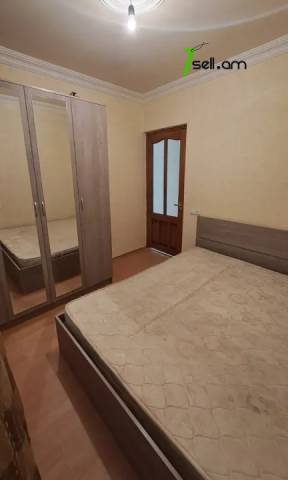 Մեկ հարկանի քարե տուն Տոլստոյի փողոցում կենտրոնում, 80 քմ, կապիտալ վերանորոգված