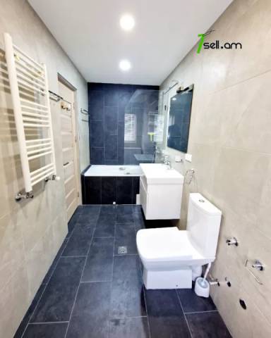 Երեք հարկանի քարե թաունհաուզ, Վահագնի Թաղամաս Աջափնյակում, 400 ք.մ., 3+ սանհանգույց