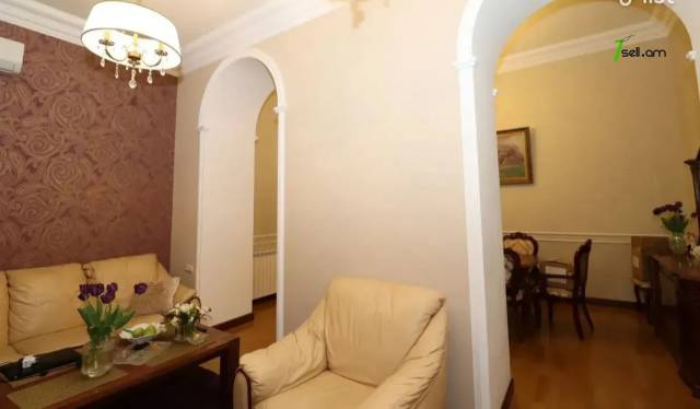 3 սենյականոց բնակարան Մոսկովյան փողոցում, 110 ք.մ., նախավերջին հարկ, բարձր առաստաղներ