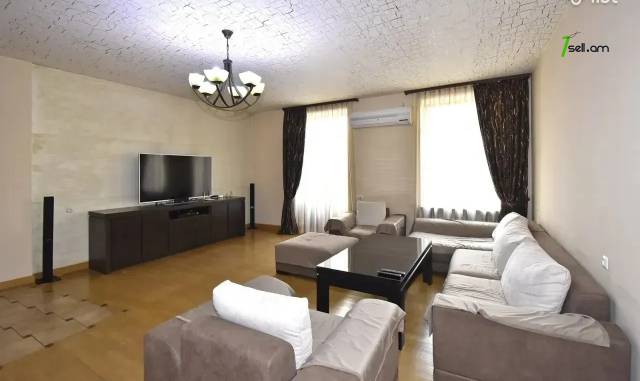 4 սենյականոց բնակարան Աբովյան փողոցում, 191 քմ, նախավերջին հարկ, 3+ սանհանգույց, բարձր առաստաղներ