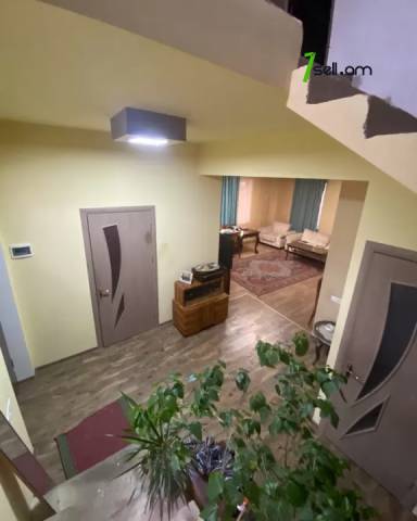 Երկու հարկանի տուն Վահան Տերյանի փողոցում Ավանում, 222 ք.մ., 2 սանհանգույց, կապիտալ վերանորոգված