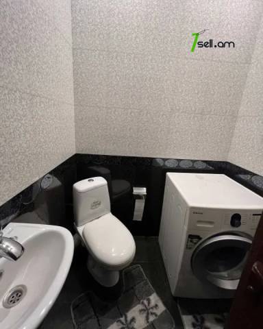 3 սենյականոց բնակարան Մոսկովյան փողոցում, 85 ք.մ., բարձր առաստաղներ, կապիտալ վերանորոգված, քարե շենք