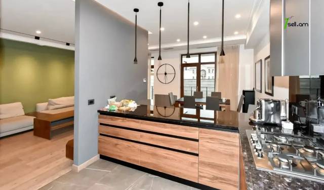 Երկու հարկանի թաունհաուզ Ծարավ Աղբյուր փողոցում Ավանում, 270 քմ, 3+ սանհանգույց