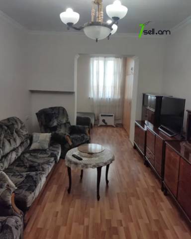 3 սենյականոց բնակարան Լենինգրադյան փողոցում, 78 ք.մ., կապիտալ վերանորոգված, քարե շենք