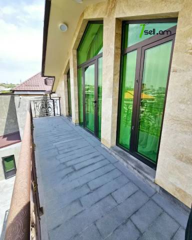 Երեք հարկանի քարե տուն, Նորք-Մարաշ վարչական շրջան Նորք Մարաշում, 660 ք.մ., 3+ սանհանգույց