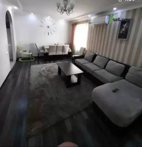 3 սենյականոց բնակարան Ռայնիսի փողոցում, 70 ք.մ., նախավերջին հարկ, կապիտալ վերանորոգված