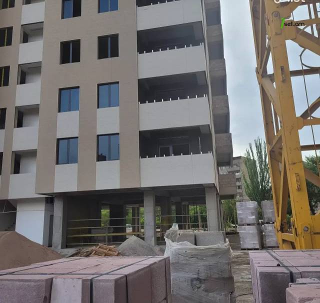 4 սենյականոց բնակարան նորակառույց շենքում Անաստաս Միկոյանի փողոցում, 110 ք.մ., 2 սանհանգույց