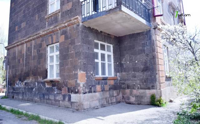 2 սենյականոց բնակարան Մհեր Մկրտչյանի փողոցում, 55 քմ, 1/3 հարկ, բարձր առաստաղներ