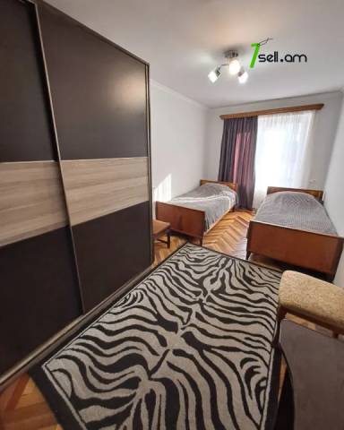 3 սենյականոց բնակարան, Tigran Mets Ave, 60 ք.մ., 3/5 հարկ, եվրովերանորոգված, քարե շենք