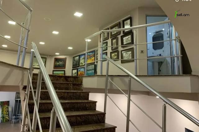 Գրասենյակային տարածք Խանջյան փողոցում կենտրոնում, 260 ք.մ.