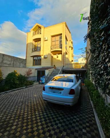 Երեք հարկանի քարե տուն Նար-Դոսի փողոցում կենտրոնում, 1510 ք.մ., 3+ սանհանգույց, կապիտալ վերանորոգված