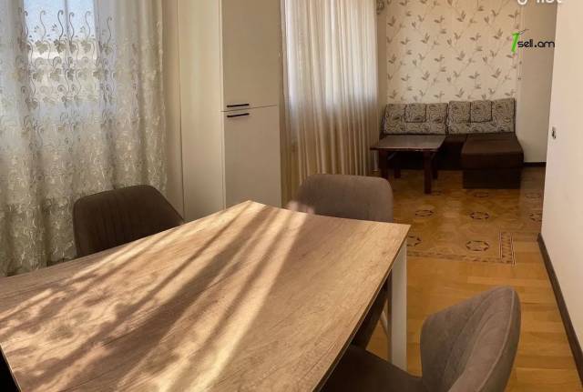 3 սենյականոց բնակարան Կորյունի փողոցում, 94 ք.մ., եվրովերանորոգված, քարե շենք