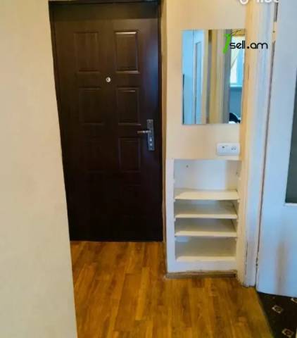 1 սենյականոց բնակարան Շինարարների փողոցում, 30 քմ, 2/4 հարկ, կոսմետիկ վերանորոգում, քարե շենք