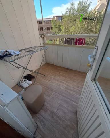 3 սենյականոց բնակարան Երվանդ Քոչարի փողոցում, 95 ք.մ., 4/13 հարկ, մի քանի պատշգամբ