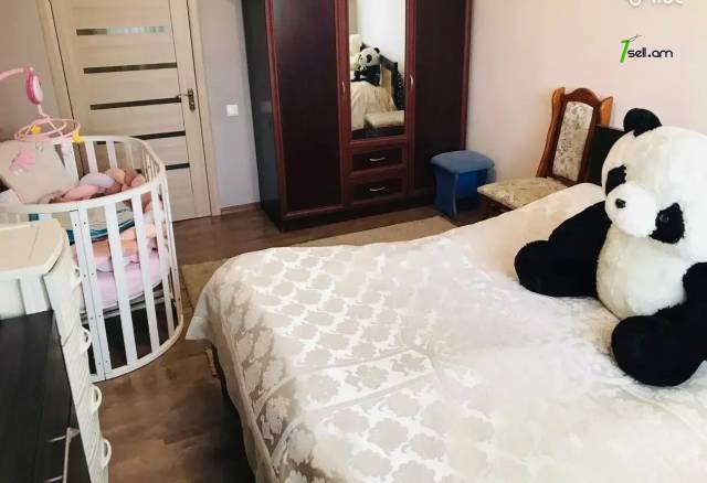 3 սենյականոց բնակարան, Չարենց թաղամաս, 63 քմ, 8/14 հարկ, եվրովերանորոգված