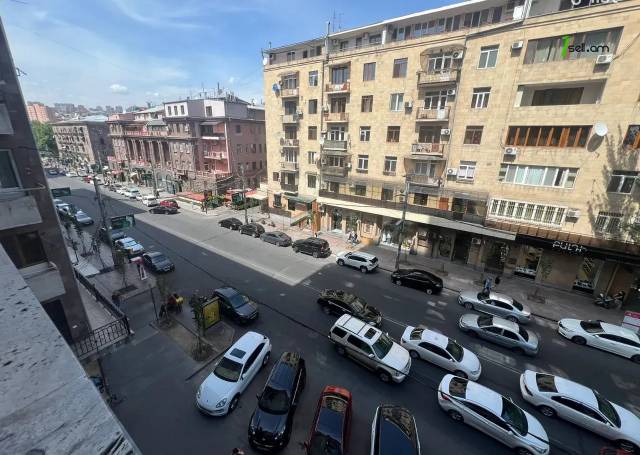 3 սենյականոց բնակարան նորակառույց շենքում Աբովյան փողոցում, 140 քմ, 4/14 հարկ, 3+ սանհանգույց