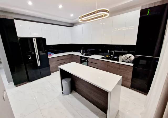 Երկու հարկանի քարե տուն Գոգոլի փողոցում Քանաքեռ Զեյթունում, 650 ք.մ., 3+ սանհանգույց