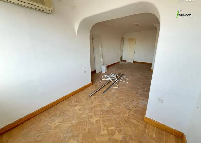 2 սենյականոց բնակարան Արմեն Տիգրանյանի փողոցում, 47 ք.մ., նախավերջին հարկ, քարե շենք