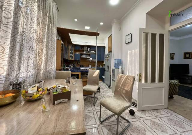 4 սենյականոց բնակարան Աղայան փողոցում, 125 ք.մ., 2 սանհանգույց, բարձր առաստաղներ, 2/5 հարկ