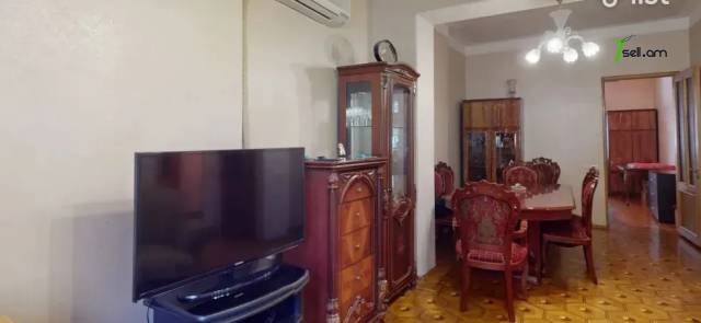 3 սենյականոց բնակարան Պարոնյան փողոցում, 95 ք.մ., 2/4 հարկ, կոսմետիկ վերանորոգում, քարե շենք