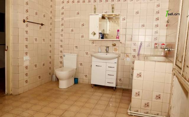 Երկու հարկանի քարե տուն Նոր-Արեշի 42 փողոցում Էրեբունիում, 700 ք.մ., 2 սանհանգույց