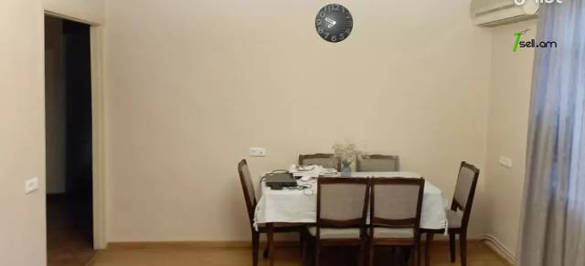 3 սենյականոց բնակարան, Դավիթ Մալյան փողոցի նրբանցք, 73 ք.մ., կապիտալ վերանորոգված, քարե շենք