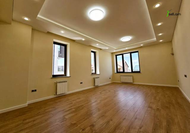 Երեք հարկանի քարե տուն, Դուրյան թաղամաս Ավանում, 800 ք.մ., 3+ սանհանգույց