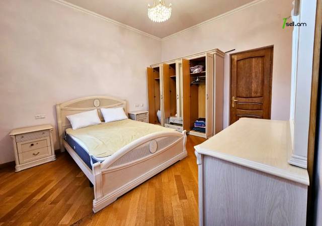 Երեք հարկանի քարե տուն Բարբյուսի փողոցում Արաբկիրում, 1060 ք.մ., 3+ սանհանգույց