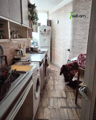 3 սենյականոց բնակարան, 16 թաղամաս, 85 ք.մ., 14/16 հարկ, մի քանի պատշգամբ