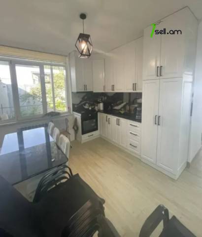 Մեկ հարկանի քարե տուն Նոր-Արեշի 46 փողոցում Էրեբունիում, 500 քմ, եվրովերանորոգված