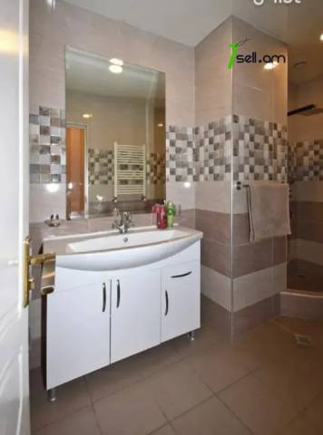 4 սենյականոց բնակարան նորակառույց շենքում, Ծիծեռնակաբերդի խճուղի, 160 ք.մ., 2 սանհանգույց